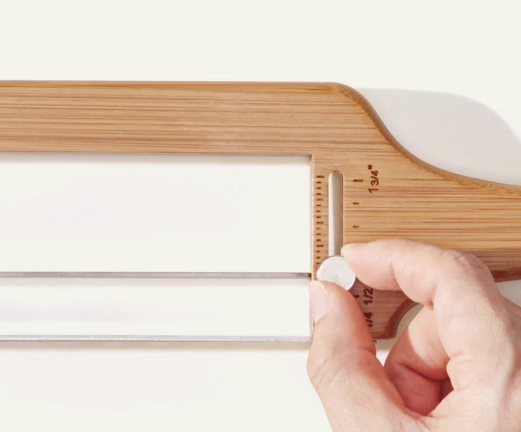 Adjustable Bread Knife vs. Traditional Bread Knife